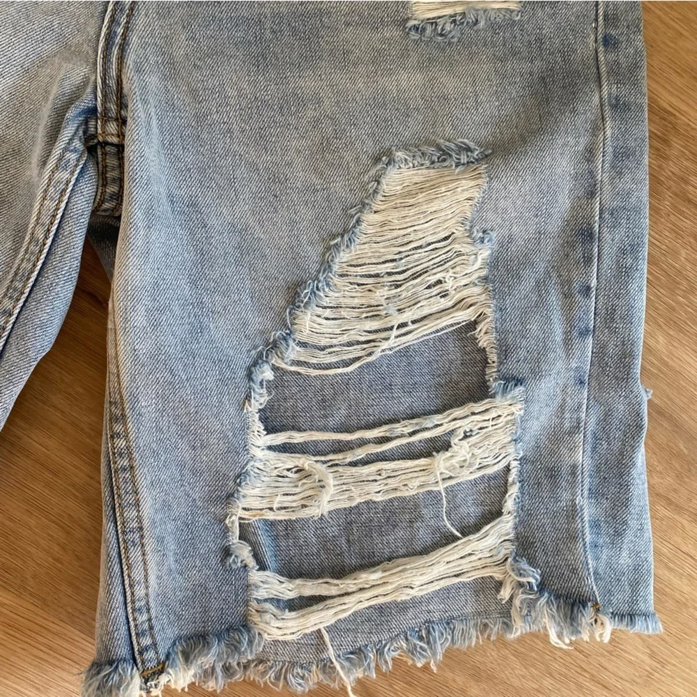 New Urban Outfitters BDG Baggy Bermuda Distressed Denim Shorts